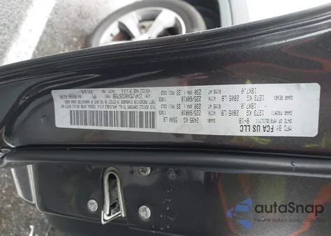 2019 Jeep Cherokee Limited 4X4 z USA, uszkodzony, nr VIN 1C4PJMDX0KD267998